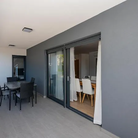 Gorgeous In With Swimming Pool Apartamento