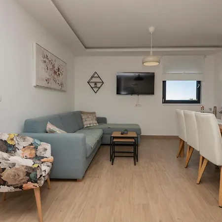 Apartamento Gorgeous In With Swimming Pool